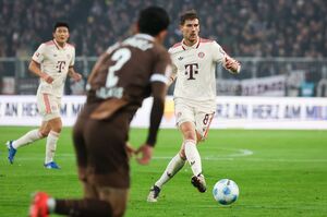 Plötzlich wieder mittendrin: Leon Goretzka (r), hier zuletzt im Einsatz gegen St. Pauli., © Christian Charisius/dpa