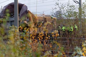 Die betroffene Bahnstrecke zwischen Köln und Aachen bleibt wohl tagelang gesperrt., © Henning Kaiser/dpa