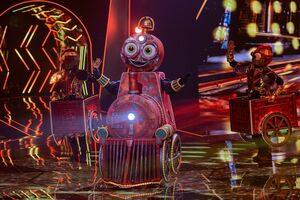 Altes Eisen auf der Bühne: Die Lokomotive überzeugte die Jury und das Publikum bei «The Masked Singer»., © Rolf Vennenbernd/dpa