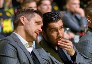 Sportdirektor Sebastian Kehl (links) und Trainer Nuri Sahin waren ebenfalls anwesend, © Bernd Thissen/dpa