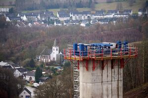 Seit drei Jahren schwer von Stau-Chaos gestörtem Lieferverkehr und Umsatzeinbußen getroffen: Lüdenscheid., © Bernd Thissen/dpa