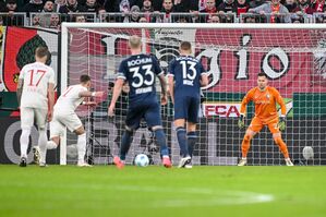 Phillip Tietz (2.v.l.) trifft zum 1:0., © Harry Langer/dpa