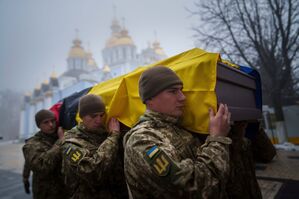 Auch die Ukraine beklagt hohe Verluste im Krieg. (Archivbild), © Evgeniy Maloletka/AP/dpa