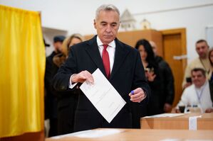 Der rechtsextreme Kremlfreund Calin Georgescu kandidiert in der Stichwahl für das Präsidentenamt. In der ersten Runde kam er auf Platz eins. (Foto aktuell), © Vadim Ghirda/AP