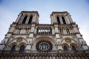 Ein Großbrand hat Notre-Dame im April 2019 stark beschädigt. (Archivbild), © Sarah Meyssonnier/Reuters POOL/AP/dpa