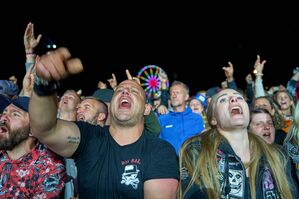 Beim Jubiläum im kommenden Jahr können die Besucherinnen und Besucher vor vier Bühnen feiern. (Archivbild), © Thomas Frey/dpa