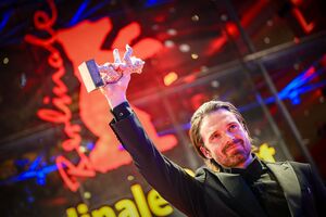 Bei der Berlinale wurde Sebastian Stan mit einem Silbernen Bären ausgezeichnet. (Archivbild) , © Britta Pedersen/dpa