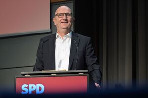 Brandenburgs SPD-Ministerpräsident Dietmar Woidke hält den Koalitionsvertrag mit dem BSW für gut, aber bezeichnet die Verhandlungen als hart., © Michael Bahlo/dpa