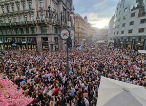 Die Konzerte in Wien wurden abgesagt, doch viele Fans waren schon angereist und trafen sich. (Archivbild), © Wolfgang Hauptmann/APA/dpa