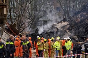 Nach der Explosion eines Mehrfamilienhauses in Den Haag sind inzwischen fünf Todesopfer geborgen worden., © Phil Nijhuis/AP/dpa