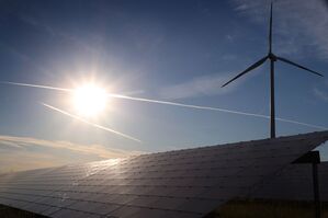 Zum Klimaschutz gehört beispielsweise der Ausbau erneuerbarer Energien. (Archivbild), © Karl-Josef Hildenbrand/dpa