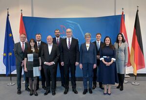 Das Kabinett aus SPD und BSW in Brandenburg steht - die Regierung ist Neuland in Deutschland., © Michael Bahlo/dpa