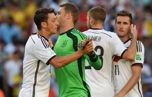 Es war einmal bei der WM 2014: Miroslav Klose (r) und Christoph Kramer (2.v.r.)., © picture alliance / dpa