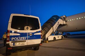 Am Dienstag wollen die Spitzen von CDU und CSU das gemeinsame Programm für die Bundestagswahl verabschieden. Im Entwurf wird deutlich, dass die Migrationspolitik eine wichtige Rolle spielen soll. (Archivbild), © Michael Kappeler/dpa