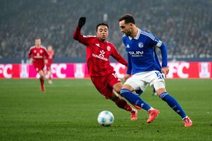 Schalke und Düsseldorf lieferten sich viele packende Zweikämpfe., © Marius Becker/dpa