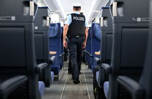 Die Bundespolizei ist immer wieder im Einsatz, wenn Fans auf Reisen gehen., © Sven Hoppe/dpa