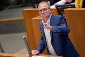 Der SPD-Oppositionsführer im NRW-Landtag, Jochen Ott, wirft der CDU soziale Spaltung der Gesellschaft vor., © Henning Kaiser/dpa