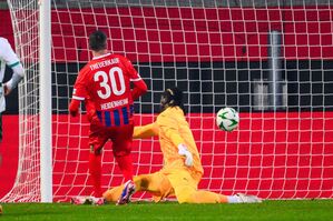 Norman Theuerkauf trifft zum 1:0 für Heidenheim., © Tom Weller/dpa