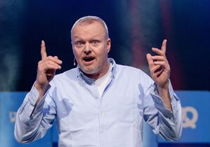 Stefan Raab kehrt mit «Stefan und Bully gegen irgendson Schnulli» zur klassischen Spielshow am Samstagabend zurück. (Archivfoto), © Matthias Balk/dpa