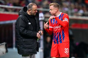 Heidenheims Trainer Frank Schmidt verzichtet freiwillig auf Lennard Maloney., © Tom Weller/dpa