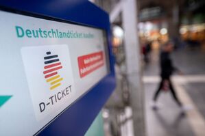 Es geht weiter mit dem Deutschlandticket. (Archivbild), © Sebastian Gollnow/dpa