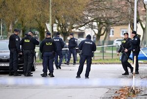 Nach einem Angriff in einer Schule in Zagreb ist die Polizei im Einsatz. Der Täter hat mit einem Messer ein Kind getötet und vier weitere Menschen verletzt., © Damir Krajac/Cropix/AP/dpa