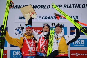 Danilo Riethmüller (l) wird sensationell Zweiter im Massenstart., © Olivier Chassignole/AFP/dpa