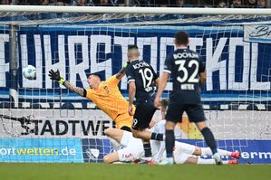 Matus Bero (M) trifft für Bochum zum 2:0., © Fabian Strauch/dpa