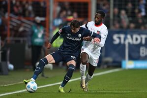 Moritz Broschinski (l) traf zum 1:0 für Bochum., © Fabian Strauch/dpa