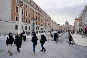 Vorher eine vielbefahrene Straße, nun eine Fußgängerzone., © Gregorio Borgia/AP/dpa