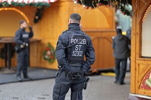 Auch die Polizei zeigte Präsenz. , © Matthias Bein/dpa