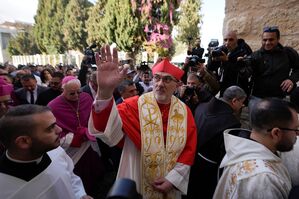 Der höchste Vertreter der katholischen Kirche im Heiligen Land, Pizzaballa, zeigt Solidarität mit den Palästinensern in Gaza., © Matias Delacroix/AP/dpa