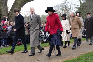 Auch Charles' Geschwister Prinz Edward (2.v.l.) und Prinzessin Anne waren dabei., © Jon Super/AP/dpa