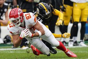 Chiefs Tight End Travis Kelce in Aktion., © Matt Freed/AP/dpa