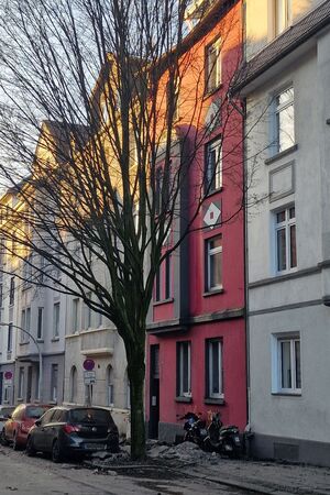 In Herne sind im Dachbereich Teile einer Hausfassade eingestürzt., © Erwin Pottkieser/dpa