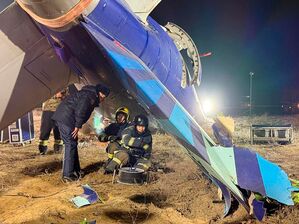 Aserbaidschan sprach nach dem Absturz vom Einsatz einer Waffe gegen das Passagierflugzeug. (Archivbild), © Uncredited/Kazakhstan's Emergency Ministry/AP/dpa