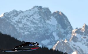 Wellinger auf der Großen Olympiaschanze., © Daniel Karmann/dpa