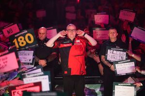 Spielt souverän bei der WM: Stephen Bunting., © Alberto Pezzali/AP/dpa