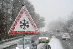 Der deutsche Wetterdienst warnt vor gefährlichem gefrierenden Regen, der zu Glatteis führen kann., © Lars Penning/dpa