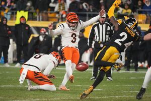 Bengals-Kicker Cade York verwandelte vier Field Goals., © Gene J. Puskar/AP/dpa