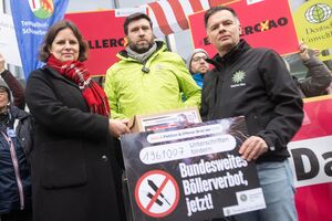 Übergabe der Petition an das Bundesinnenministerium., © Sebastian Christoph Gollnow/dpa