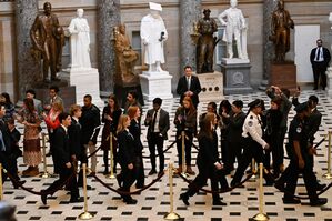 Die Wahlergebnisse aus den einzelnen Bundesstaaten wurden bei der Sitzung formal verlesen und gezählt. , © John McDonnell/FR172064 AP/AP/dpa