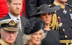 Gibt es eine Versöhnung von Vater Charles (vorne links) und Sohn Harry (hinten links)? (Archivbild), © Martin Meissner/Pool AP/dpa