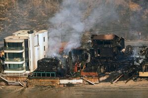 Viele Anwohner haben alles in den Flammen verloren., © Mark J. Terrill/AP/dpa