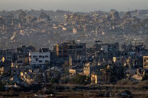 Zerstörte Gebäude sind im Gazastreifen zu sehen. (Archivbild), © Ariel Schalit/AP/dpa