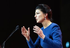 Die BSW-Vorsitzende, Sahra Wagenknecht, spricht von einer «Abwärtsspirale bei der inneren Sicherheit». , © Hannes P. Albert/dpa