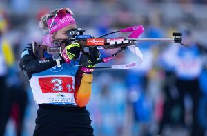 Stefanie Scherer kommt aus dem IBU-Cup und feiert einen Staffelsieg in der A-Liga., © Sven Hoppe/dpa