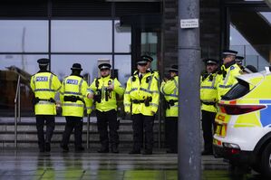 Der Prozess in Liverpool wurde von etlichen Polizisten geschützt. , © Peter Byrne/PA Wire/dpa