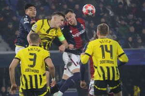 Die BVB-Abwehr wurde in Bologna gefordert., © Michele Nucci/LaPresse via ZUMA Press/dpa