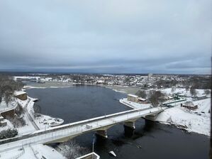 Vor allem baltische Staaten wie Estland - hier im Bild eine Grenzbrücke von der Stadt Narva nach Russland - gelten als mögliches Angriffsziel. (Archivbild), © Alexander Welscher/dpa